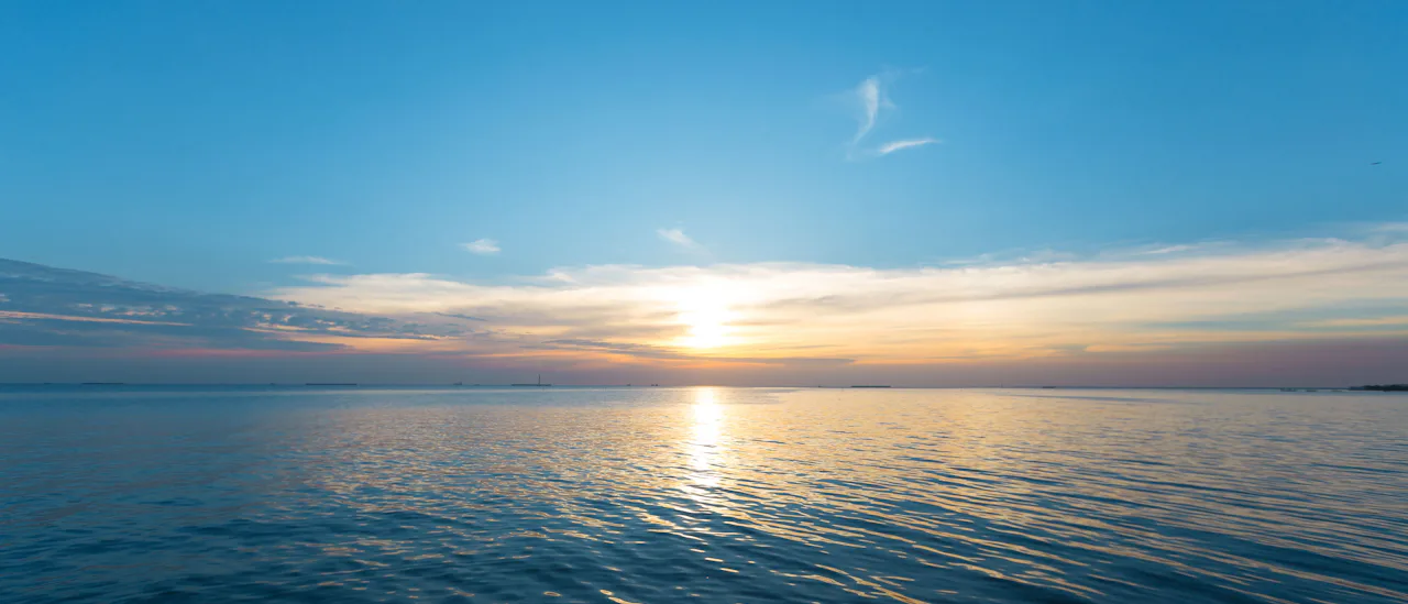 Ervaar kilometerslange uitzichten over land of zee in de panoramaliften.