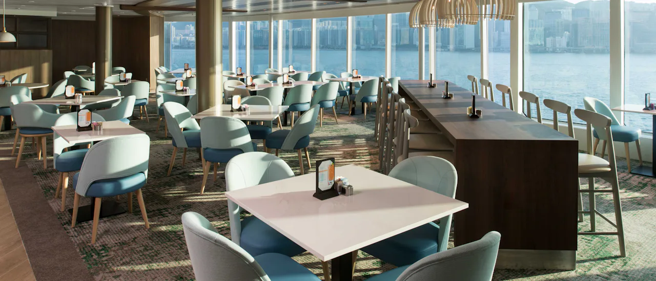 Proef een wereld van smaken in het op de markt geïnspireerde Oceanview Café
