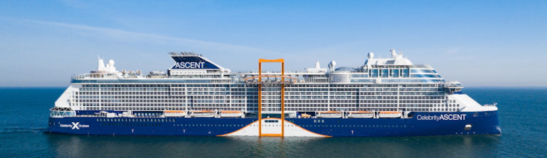 Het Celebrity Ascent cruiseschip midden op zee