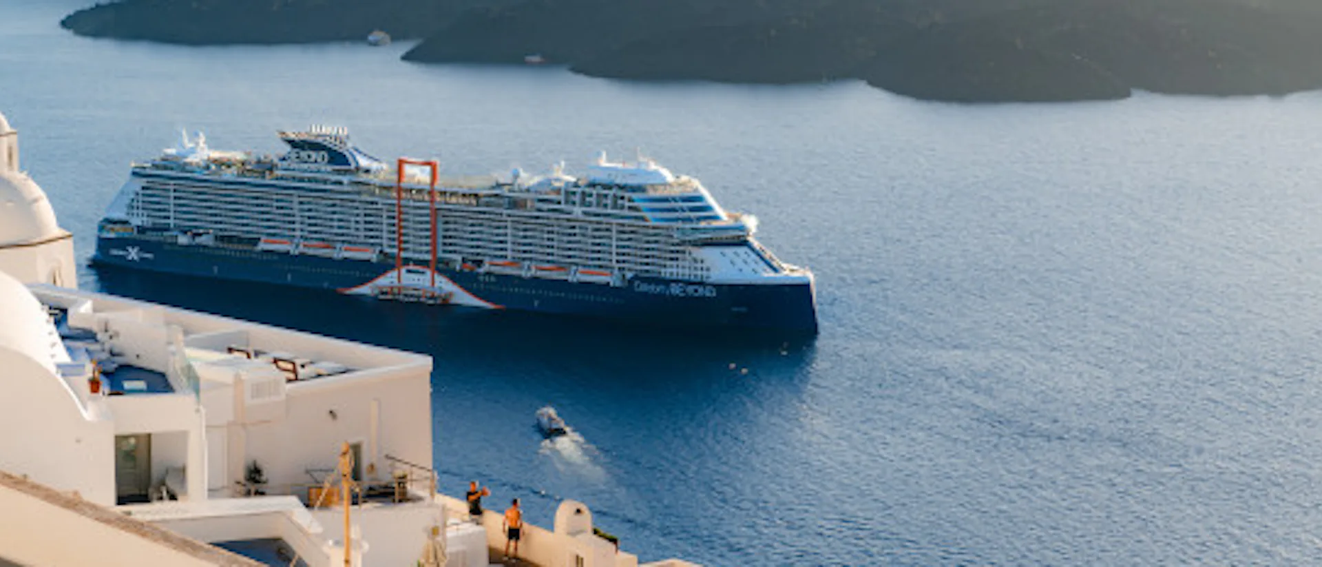 Cruiseschip voor Santorini, Griekenland, Oost Middellandse Zee