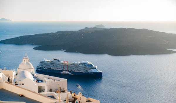 Cruiseschip voor Santorini, Griekenland, Oost Middellandse Zee