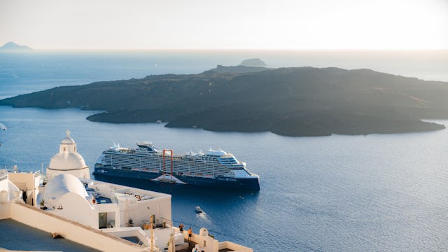 Cruiseschip voor Santorini, Griekenland, Oost Middellandse Zee