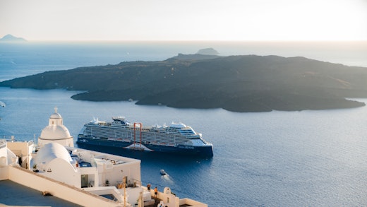 Cruiseschip voor Santorini, Griekenland, Oost Middellandse Zee