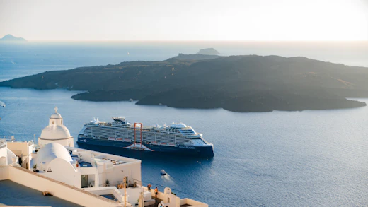 Cruiseschip voor Santorini, Griekenland, Oost Middellandse Zee