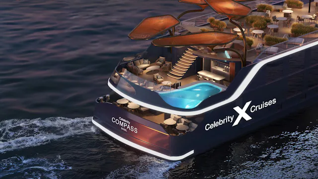 Luxe achterdek van een modern cruiseschip met zwembad, loungeplekken en terras bij zonsondergang op zee.