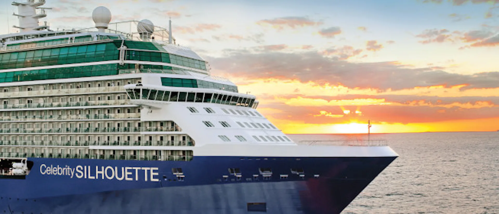 De Celebrity Silhouette varend midden op zee
