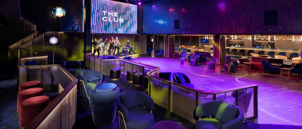 De nachtclub is open tot in de kleine uurtjes.
