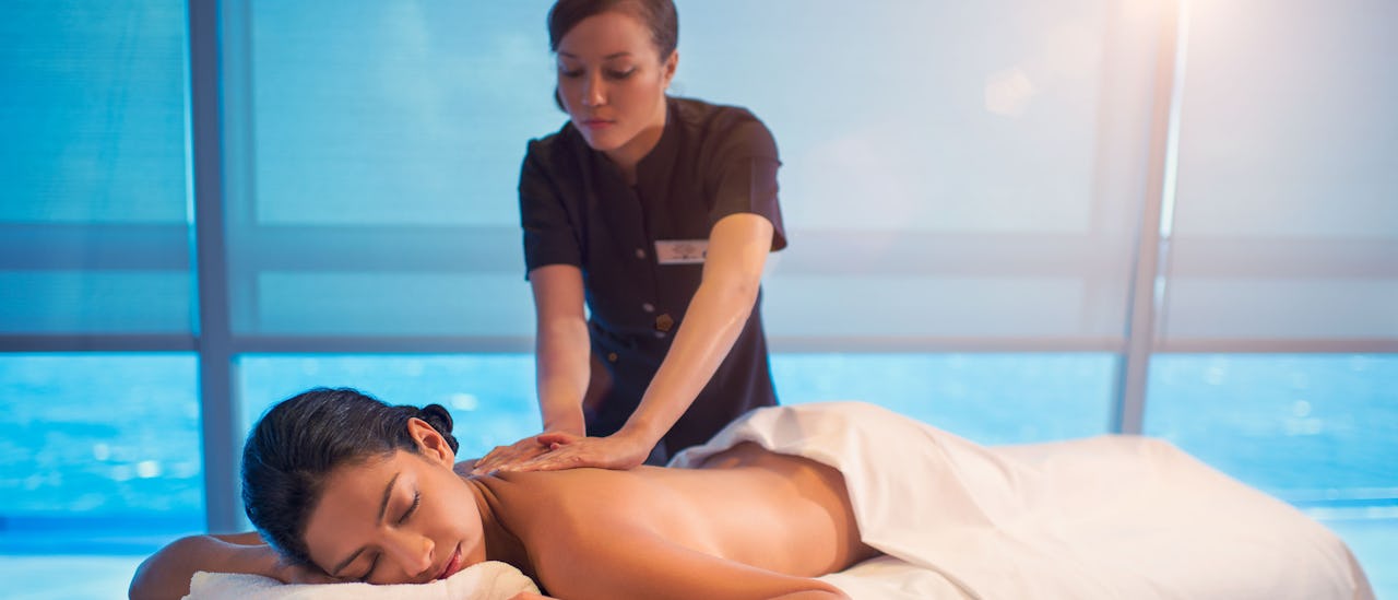 Trakteer jezelf op een massage in de spa.